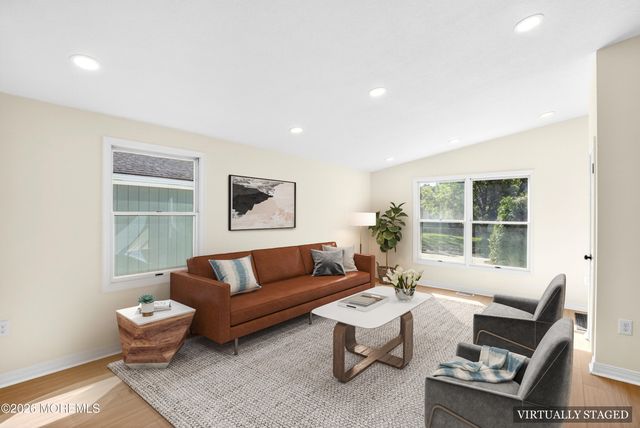 17 Brookview Lane, Manalapan, NJ 07726