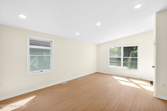 17 Brookview Lane, Manalapan, NJ 07726