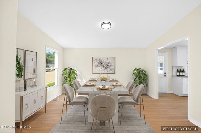 17 Brookview Lane, Manalapan, NJ 07726