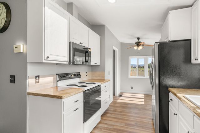 533 Chateau Drive, Eagle Point, OR 97524