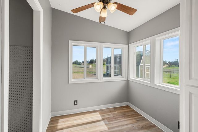 533 Chateau Drive, Eagle Point, OR 97524