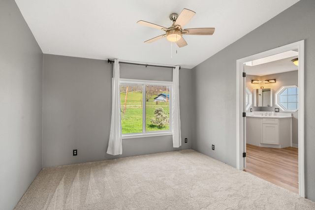 533 Chateau Drive, Eagle Point, OR 97524