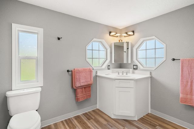 533 Chateau Drive, Eagle Point, OR 97524