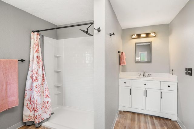 533 Chateau Drive, Eagle Point, OR 97524