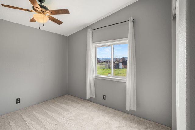 533 Chateau Drive, Eagle Point, OR 97524