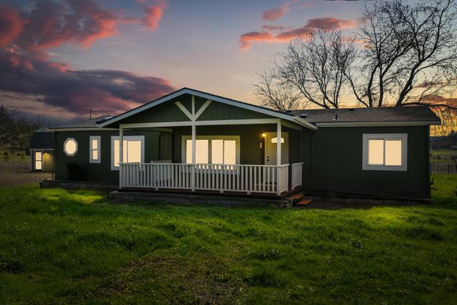 533 Chateau Drive, Eagle Point, OR 97524