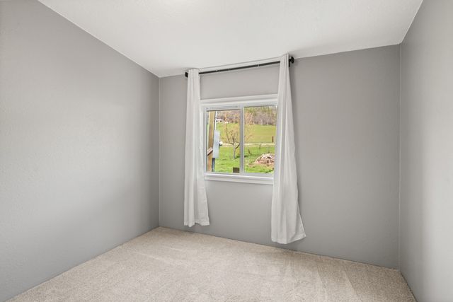 533 Chateau Drive, Eagle Point, OR 97524