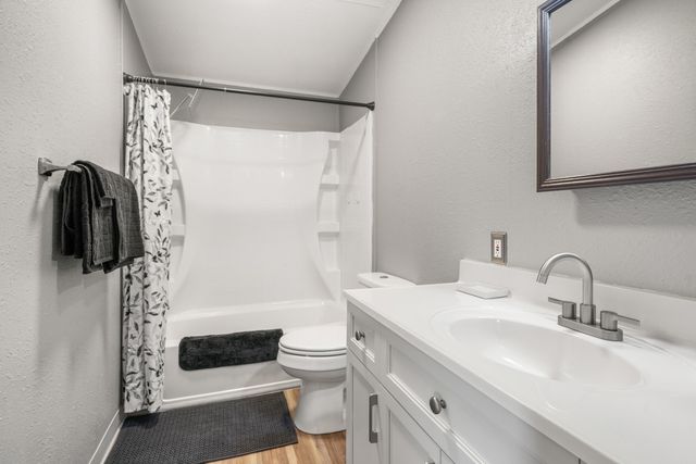 533 Chateau Drive, Eagle Point, OR 97524