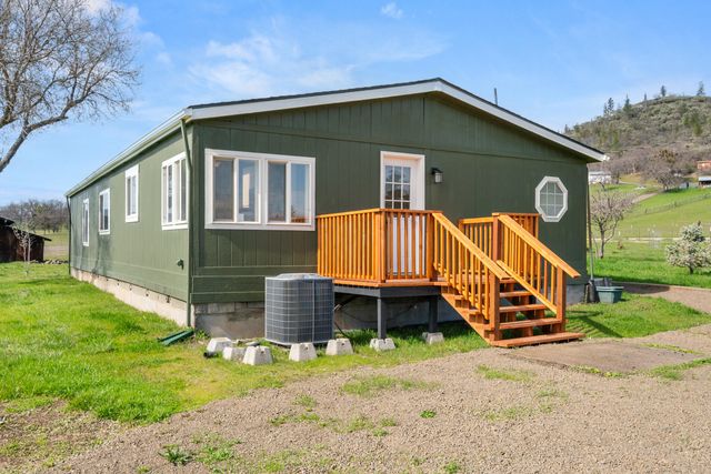 533 Chateau Drive, Eagle Point, OR 97524