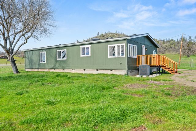 533 Chateau Drive, Eagle Point, OR 97524