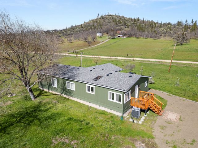 533 Chateau Drive, Eagle Point, OR 97524