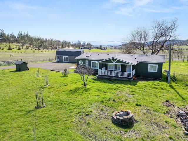 533 Chateau Drive, Eagle Point, OR 97524