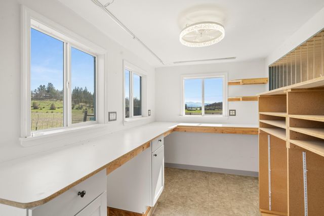 533 Chateau Drive, Eagle Point, OR 97524