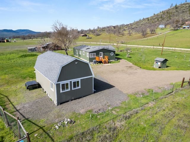 533 Chateau Drive, Eagle Point, OR 97524