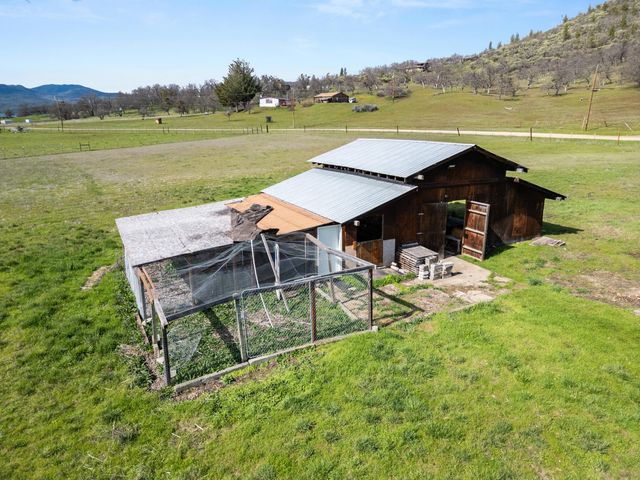 533 Chateau Drive, Eagle Point, OR 97524