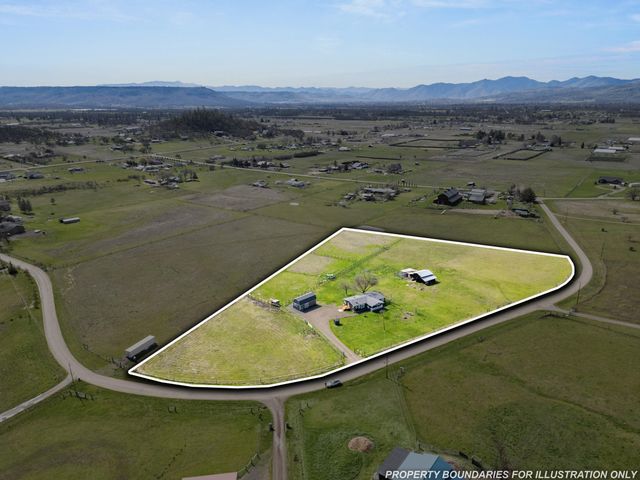 533 Chateau Drive, Eagle Point, OR 97524