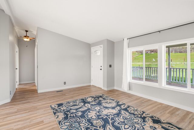 533 Chateau Drive, Eagle Point, OR 97524