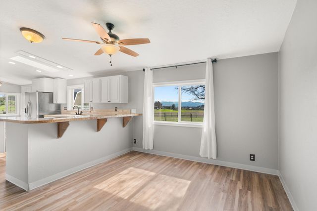 533 Chateau Drive, Eagle Point, OR 97524