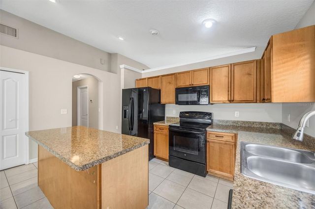 3841 HAMPTON HILLS DR, Lakeland, FL 33810