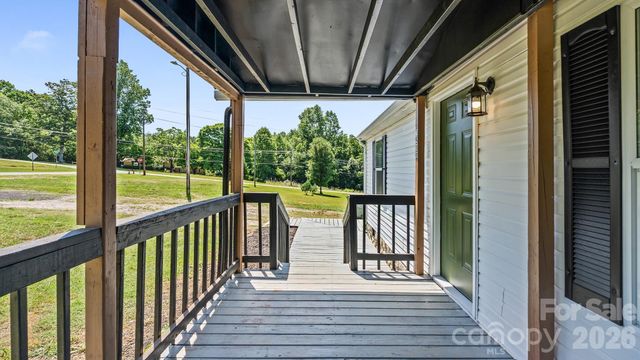 3532 4th Avenue Lane NE, Conover, NC 28613