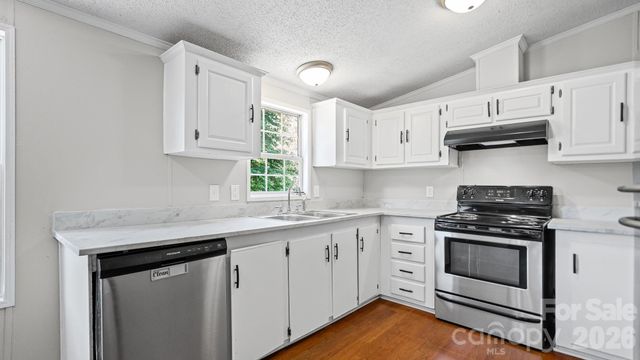3532 4th Avenue Lane NE, Conover, NC 28613