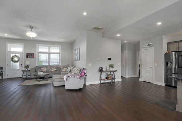 1360 N Rainbow Court, Nixa, MO 65714