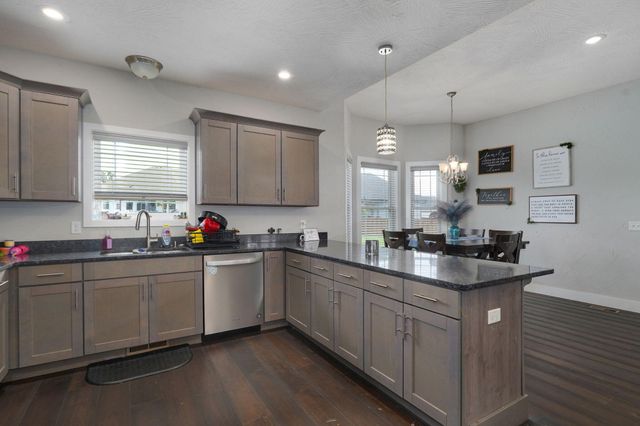 1360 N Rainbow Court, Nixa, MO 65714