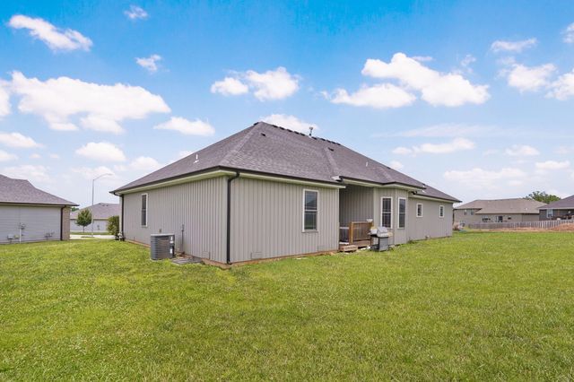 1360 N Rainbow Court, Nixa, MO 65714