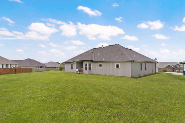 1360 N Rainbow Court, Nixa, MO 65714