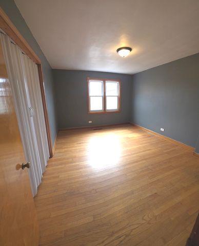 5247 W Fullerton Avenue, Chicago, IL 60639