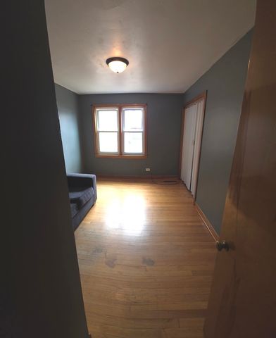 5247 W Fullerton Avenue, Chicago, IL 60639
