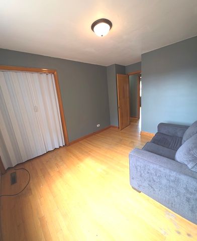 5247 W Fullerton Avenue, Chicago, IL 60639