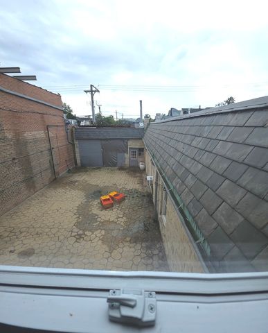 5247 W Fullerton Avenue, Chicago, IL 60639
