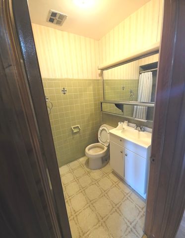 5247 W Fullerton Avenue, Chicago, IL 60639