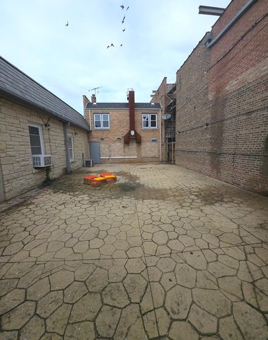 5247 W Fullerton Avenue, Chicago, IL 60639