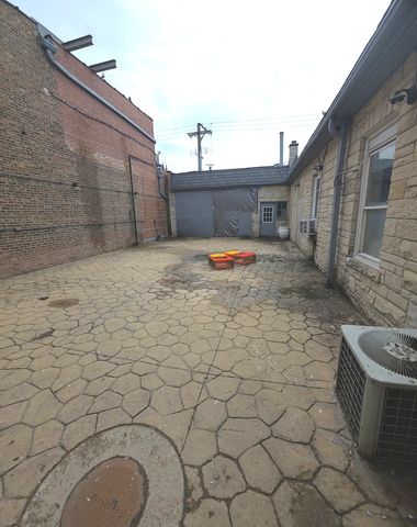 5247 W Fullerton Avenue, Chicago, IL 60639