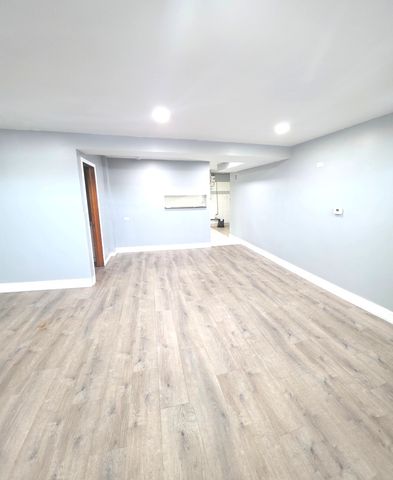 5247 W Fullerton Avenue, Chicago, IL 60639