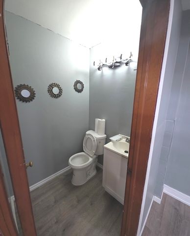 5247 W Fullerton Avenue, Chicago, IL 60639