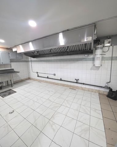 5247 W Fullerton Avenue, Chicago, IL 60639