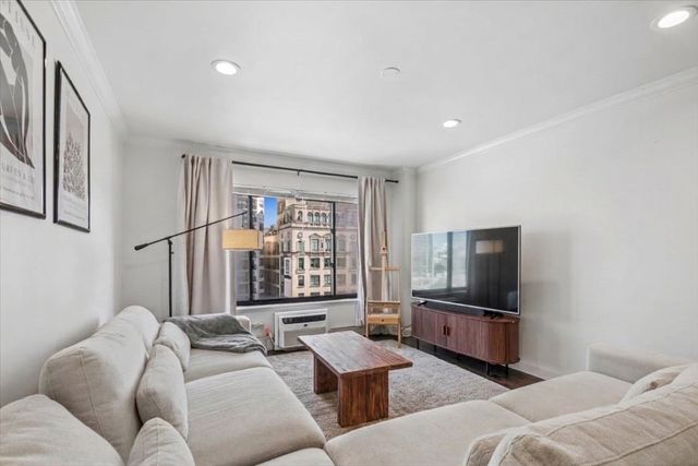 607 W Wrightwood Avenue 809, Chicago, IL 60614