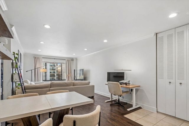 607 W Wrightwood Avenue 809, Chicago, IL 60614
