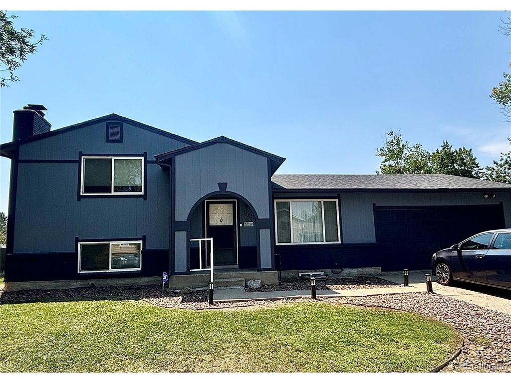 8665 Lamar Dr, Arvada, CO 80003