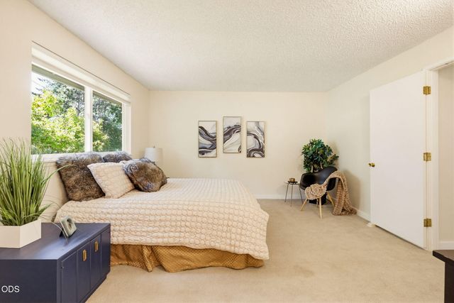 1105 Ivy Lane, Ashland, OR 97520