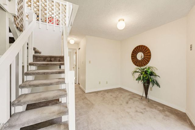 1105 Ivy Lane, Ashland, OR 97520