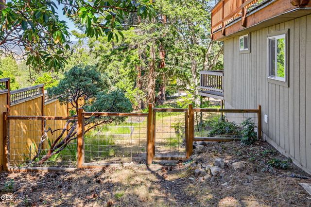 1105 Ivy Lane, Ashland, OR 97520