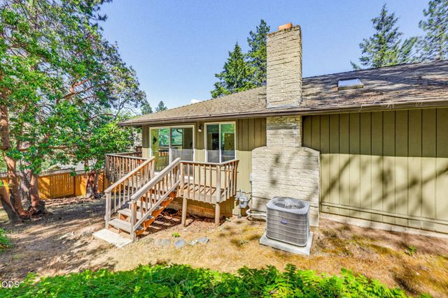 1105 Ivy Lane, Ashland, OR 97520