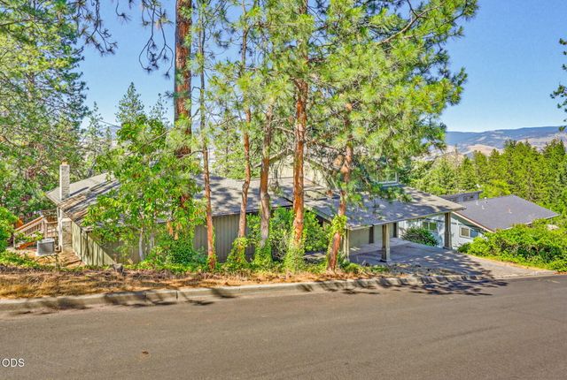1105 Ivy Lane, Ashland, OR 97520