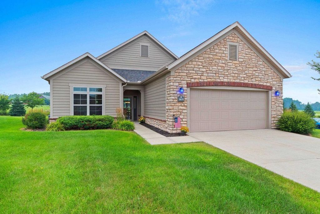 3635 WOODS EDGE WAY, De Pere, WI 54115