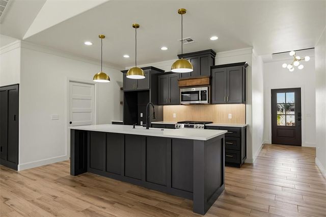 2924 River Birch Lane, Yukon, OK 73099