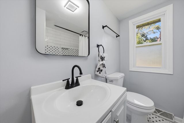 1020 E 61st Place, Merrillville, IN 46410